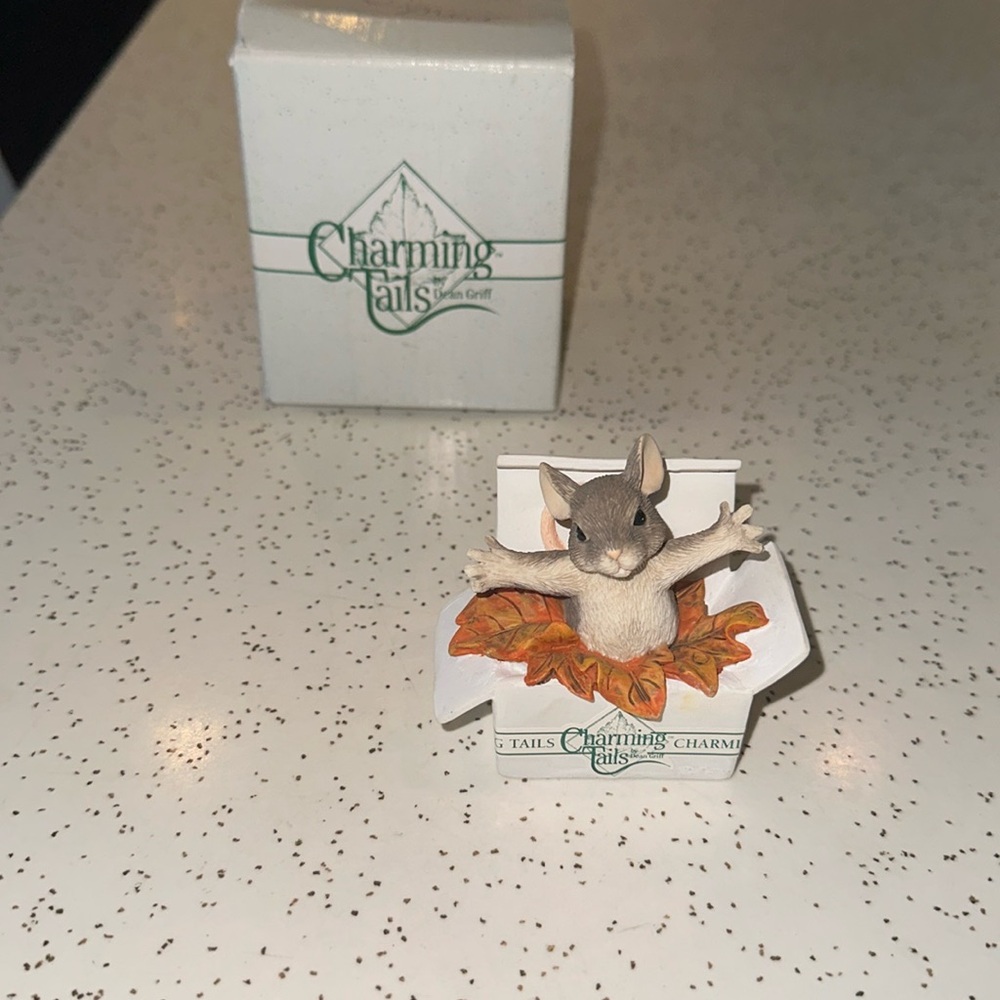Charming Tails Take Me Home Event figurine 87/691 signed by Dean Griff